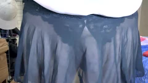 Snapshot of lildickbigbelly chatting on 11/16/25, 04:18 lildickbigbelly online show from 11/16/25, 04:18