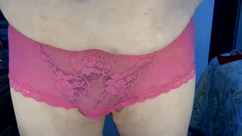 Snapshot of lildickbigbelly chatting on 11/17/25, 04:07 lildickbigbelly online show from 11/17/25, 04:07