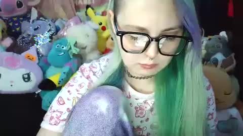 Snapshot of lilemmy1999 chatting on 12/10/24, 04:49 emily ryanson online show from 12/10/24, 04:49