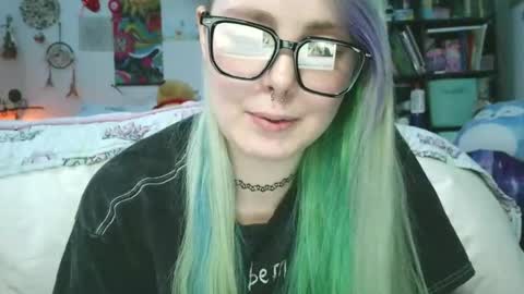 Snapshot of lilemmy1999 chatting on 12/16/24, 08:26 emily ryanson online show from 12/16/24, 08:26