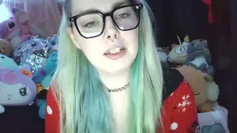 Snapshot of lilemmy1999 chatting on 12/24/24, 11:44 emily ryanson online show from 12/24/24, 11:44