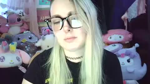 Snapshot of lilemmy1999 chatting on 02/05/25, 08:35 emily ryanson online show from 02/05/25, 08:35