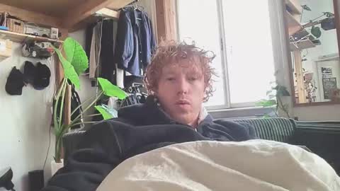 Snapshot of lilginge1 chatting on 10/13/25, 01:44 lilginge1 online show from 10/13/25, 01:44