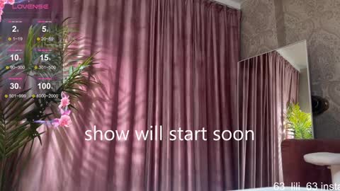 Snapshot of lili_01 chatting on 11/16/25, 02:33 Lili online show from 11/16/25, 02:33