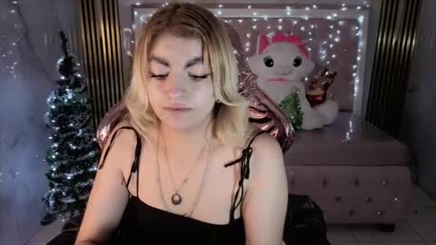 Lili online show from 11/28/25, 03:31