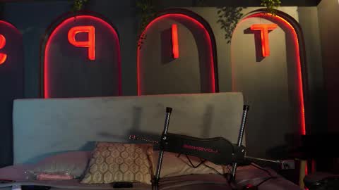 Snapshot of lili_cox chatting on 02/04/26, 01:50 Lili online show from 02/04/26, 01:50