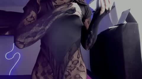 lili_evanss online show from 05/25/26, 05:52