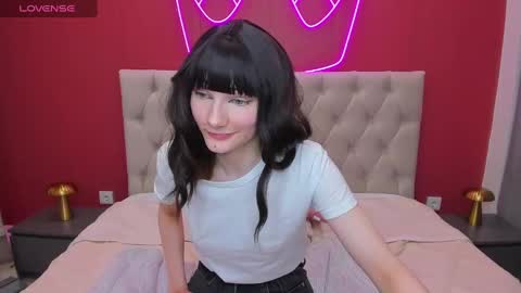 Lilli  follow me kiss online show from 02/28/25, 12:20