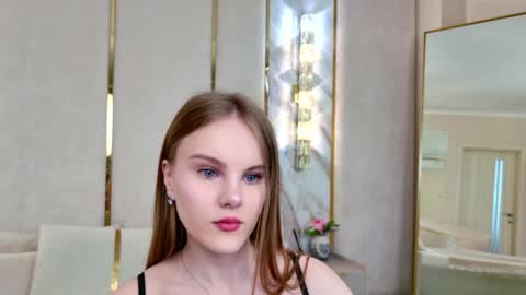 Snapshot of lili_lohan chatting on 05/25/26, 05:02 lili_lohan online show from 05/25/26, 05:02
