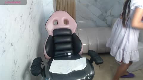 lili_mint_tf online show from 04/18/26, 03:54