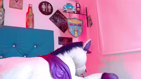 Snapshot of lili_roussi chatting on 10/04/25, 03:04 lili_roussi online show from 10/04/25, 03:04