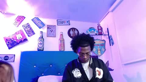 Snapshot of lili_roussi chatting on 10/15/25, 12:33 lili_roussi online show from 10/15/25, 12:33