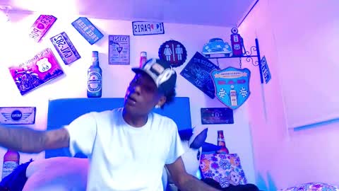 Snapshot of lili_roussi chatting on 10/21/25, 03:51 lili_roussi online show from 10/21/25, 03:51