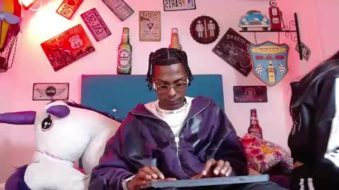 Snapshot of lili_roussi chatting on 12/04/25, 01:48 lili_roussi online show from 12/04/25, 01:48