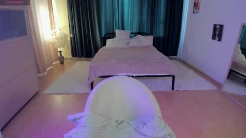 Lilia online show from 02/23/26, 08:55