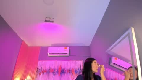 holis soy lily chang no olvides el pulgar arriba es muy importante para mi 3 independent model online show from 02/24/26, 07:45