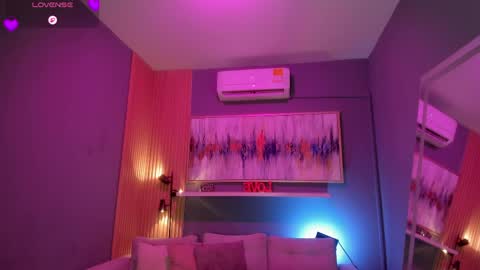 holis soy lily chang no olvides el pulgar arriba es muy importante para mi 3 independent model online show from 04/06/26, 07:48