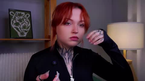 Snapshot of lilianadao chatting on 10/23/25, 11:53 Anika online show from 10/23/25, 11:53
