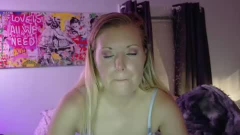 LilianaX online show from 05/17/26, 09:49