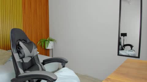 L I L I online show from 11/07/25, 02:11