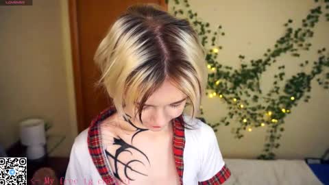 Lilian online show from 11/21/25, 07:07