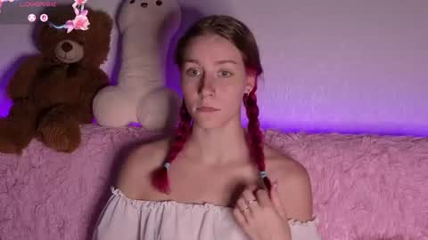 Snapshot of lilianlahot chatting on 07/18/26, 04:55 Lilly online show from 07/18/26, 04:55
