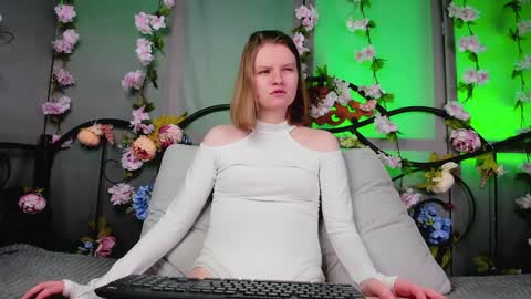 hi guys Im new here Im 18 years oldIve never had sex online show from 01/19/25, 01:22