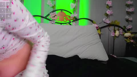 hi guys Im new here Im 18 years oldIve never had sex online show from 01/26/25, 01:58