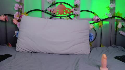 hi guys Im new here Im 18 years oldIve never had sex online show from 02/01/25, 02:02