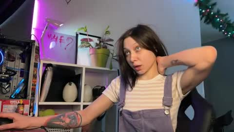 Snapshot of lilies_and_minipoots chatting on 01/28/25, 07:22 Sonechka online show from 01/28/25, 07:22