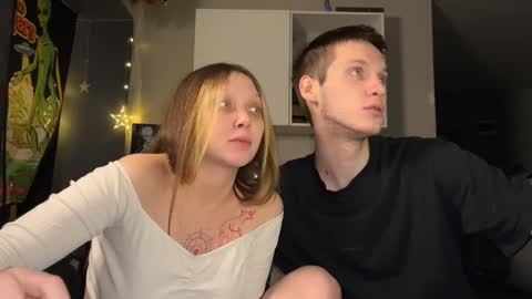 Snapshot of lilies_and_minipoots chatting on 12/18/25, 04:02 Sonechka online show from 12/18/25, 04:02