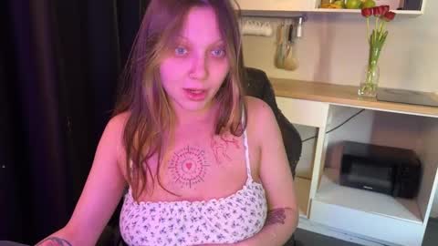 Snapshot of lilies_and_minipoots chatting on 03/09/26, 09:02 Sonechka online show from 03/09/26, 09:02