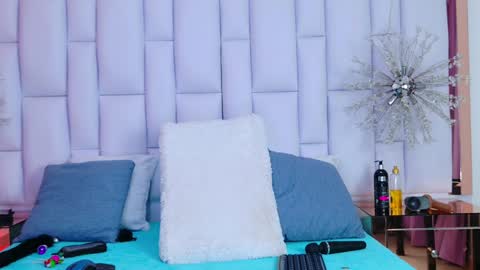 Lili online show from 12/21/24, 07:49