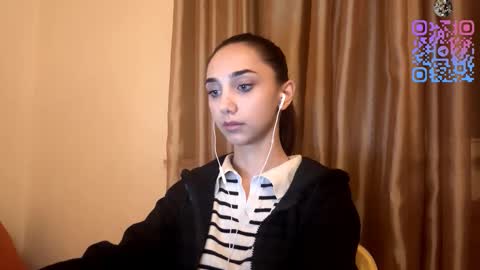 Snapshot of lilihalvorsen chatting on 10/15/25, 10:21 Lina online show from 10/15/25, 10:21