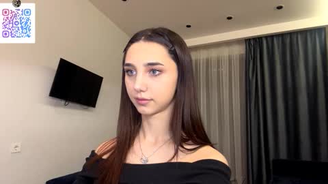 Lina online show from 12/22/25, 10:18