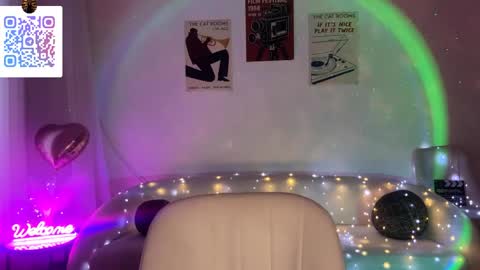 Snapshot of lilihalvorsen chatting on 04/21/26, 02:51 Lina online show from 04/21/26, 02:51