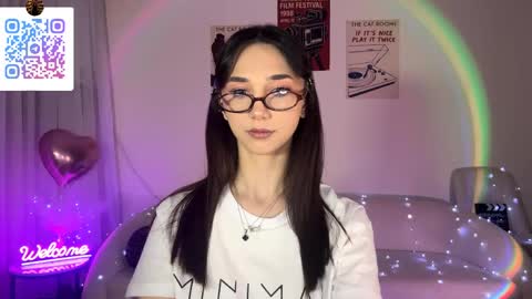 Snapshot of lilihalvorsen chatting on 05/15/26, 10:17 Lina online show from 05/15/26, 10:17