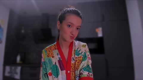 Snapshot of lililaluna chatting on 01/02/25, 01:51             ...  online show from 01/02/25, 01:51