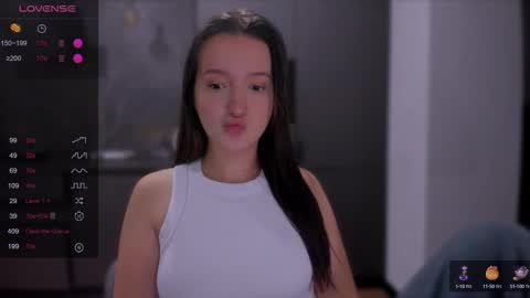 Snapshot of lililaluna chatting on 10/15/25, 06:52             ...  online show from 10/15/25, 06:52