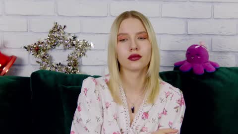 LiliLinn online show from 12/27/24, 11:28