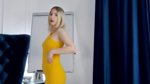 LiliLinn online show from 12/28/24, 08:05