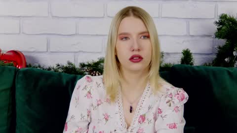 LiliLinn online show from 01/15/25, 04:25