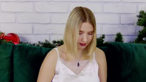 LiliLinn online show from 01/15/25, 10:27