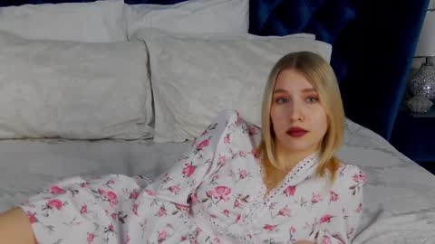 LiliLinn online show from 01/18/25, 02:12