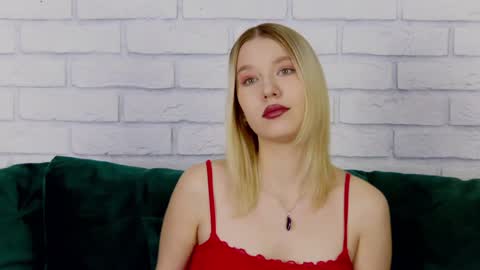 LiliLinn online show from 01/20/25, 04:21