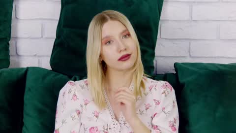 LiliLinn online show from 01/21/25, 02:15