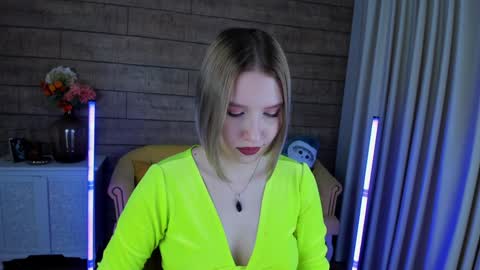 LiliLinn online show from 01/28/25, 07:43