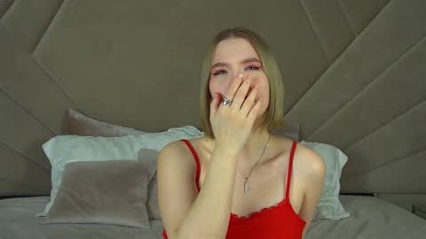 LiliLinn online show from 02/05/25, 08:00