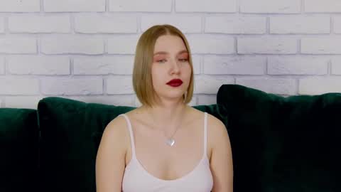 LiliLinn online show from 02/10/25, 12:29