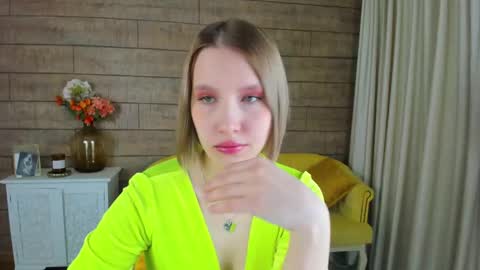 LiliLinn online show from 02/12/25, 05:26